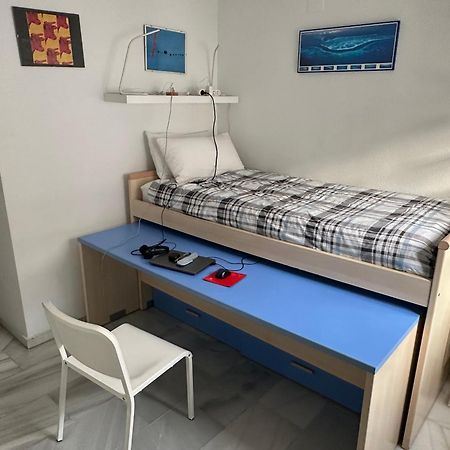 El Cortijuelo. Magnificent Triplex Terraced House With Rooftop Of 18M2, Overlooking The Sea. Parking Torremolinos Exterior photo