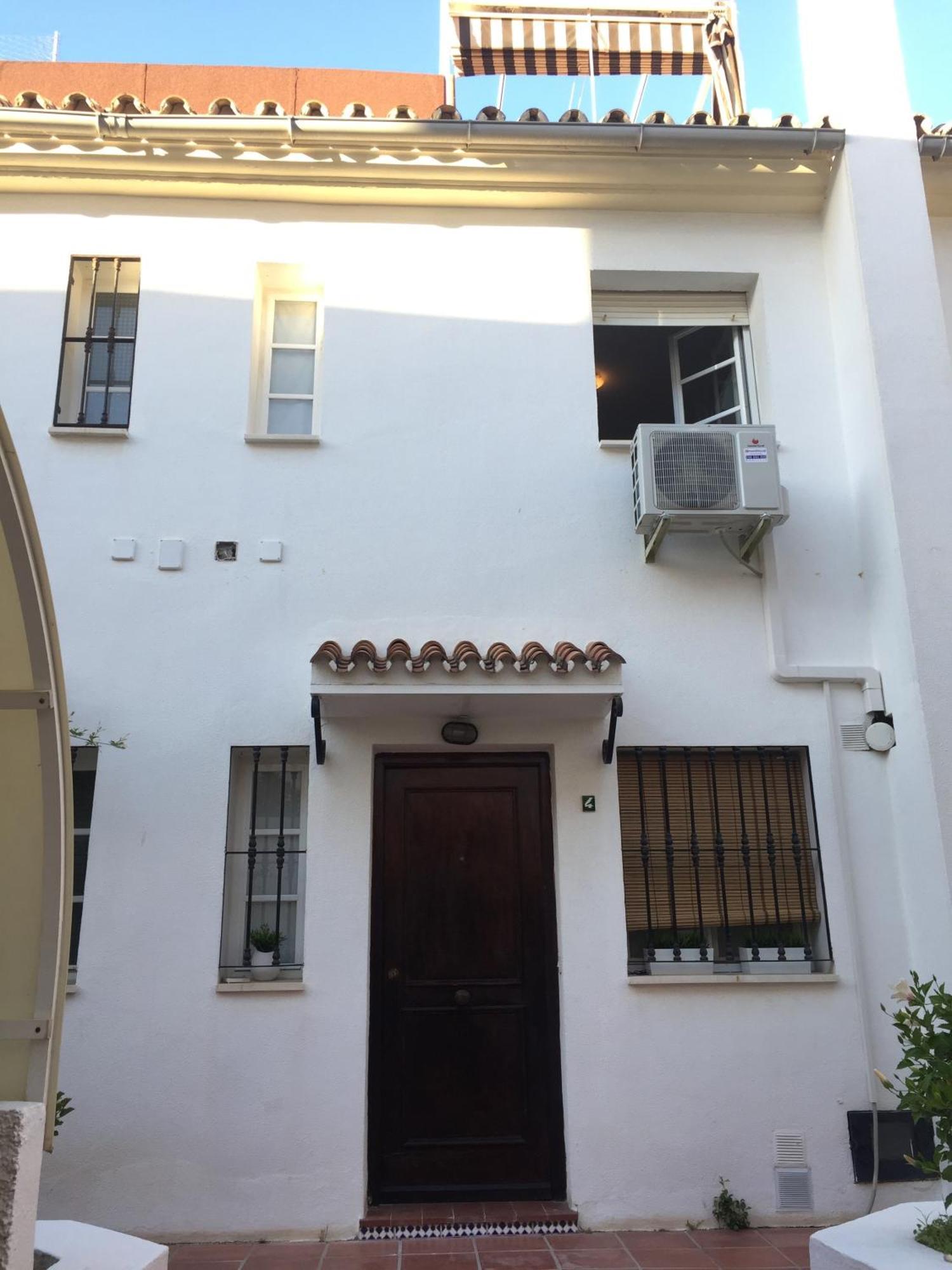 El Cortijuelo. Magnificent Triplex Terraced House With Rooftop Of 18M2, Overlooking The Sea. Parking Torremolinos Exterior photo